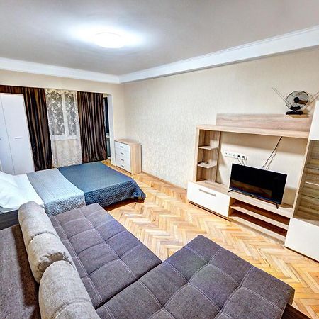 Apartments Near Ocean Plaza Druzhby Narodov Boulevard 8A Κίεβο Εξωτερικό φωτογραφία