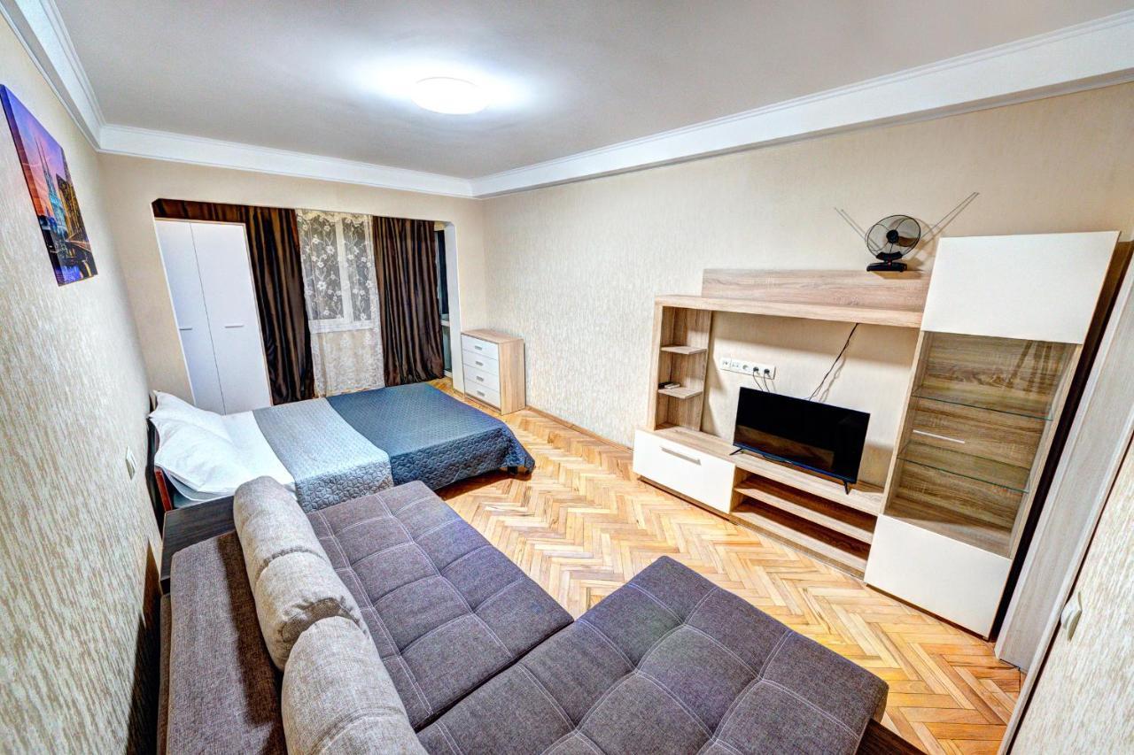 Apartments Near Ocean Plaza Druzhby Narodov Boulevard 8A Κίεβο Εξωτερικό φωτογραφία